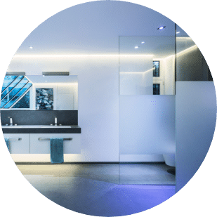 Modernes Badezimmer mit Lumina Lichtwelten