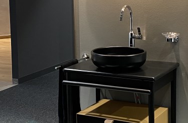Abbildung Waschbecken und Armatur in der Lumina Badausstellung Bocholt