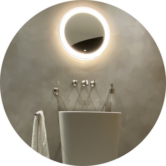 Abbildung Waschbecken mit in Wand integrierter Armatur in der Lumina Badausstellung Bocholt