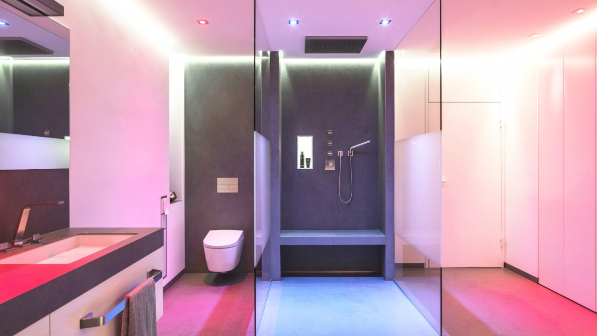 Abbildung Badezimmer mit Beleuchtung von Brumberg; Dusche, WC und Waschtisch