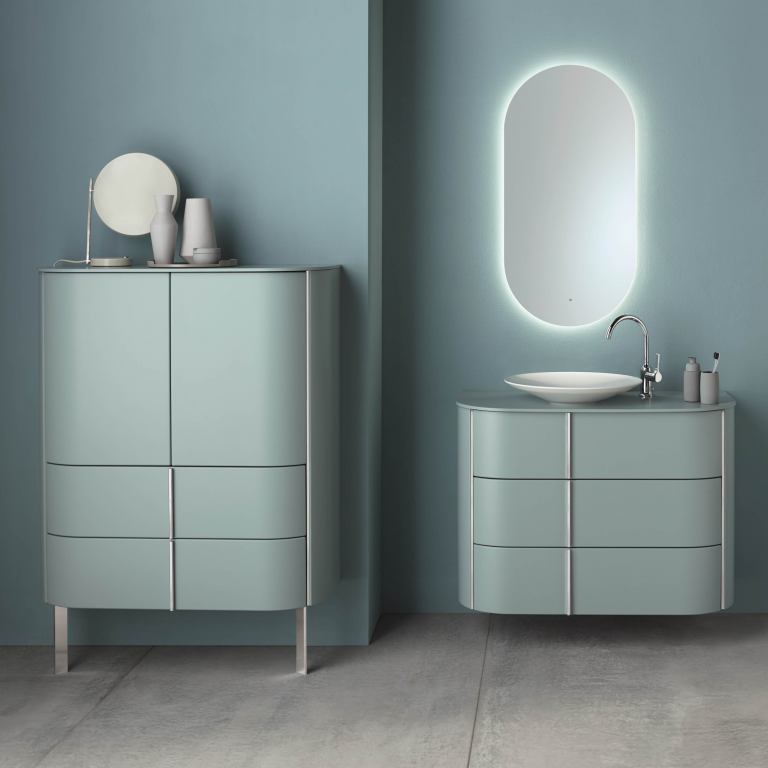 Badezimmer Pastell Blau in modernem Design mit elegantem Waschbecken